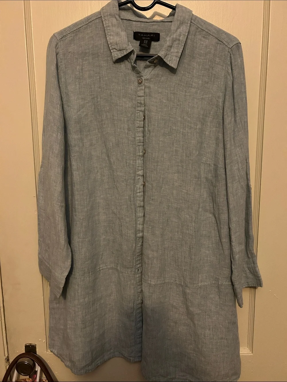 Tahari’s Pale Blue Linen-Blend Long Shirt Mother of Pearl Button Size 16 EUC